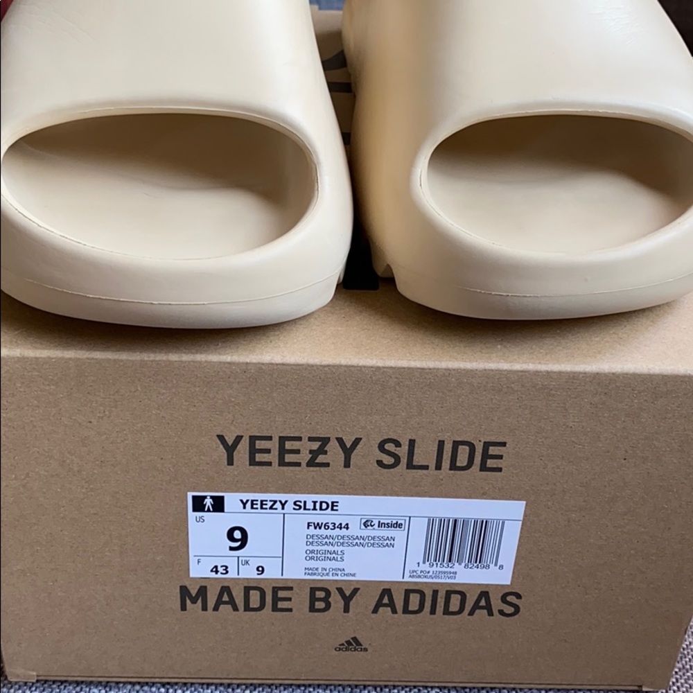 Yeezy Slide Desert Sand
